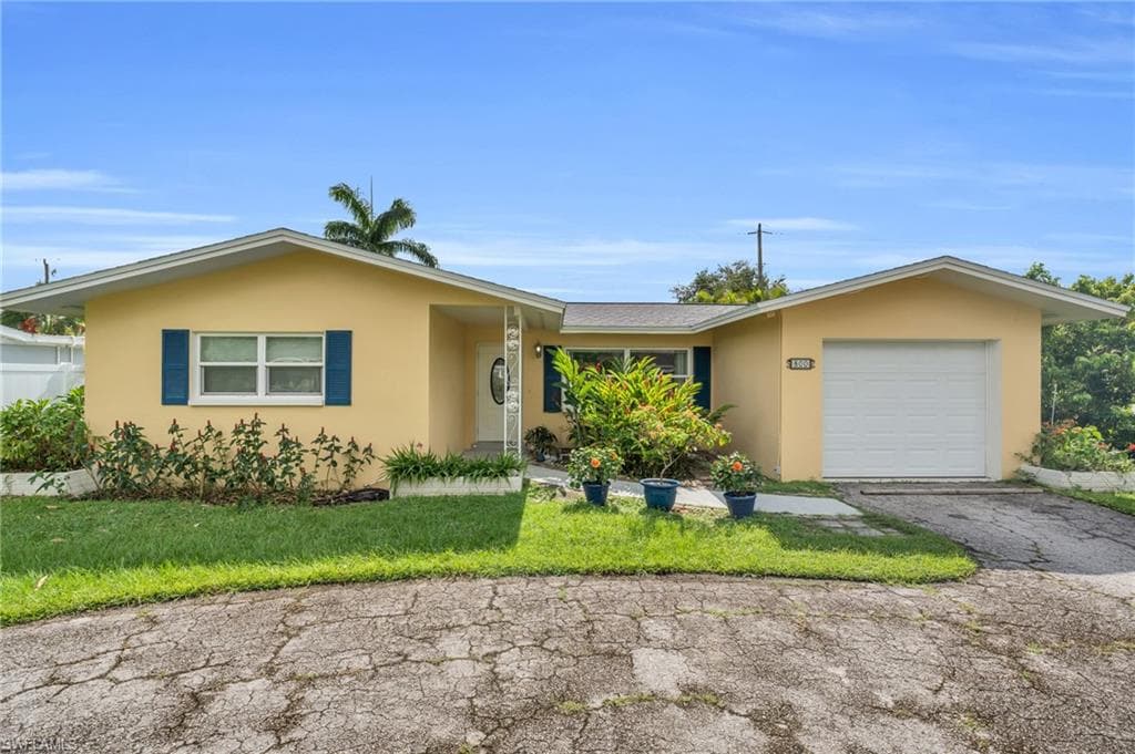 800 Entrada DR N FORT MYERS, FL 33919