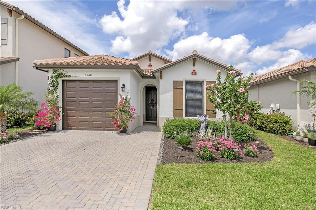 8940 Madrid CIR NAPLES, FL 34104