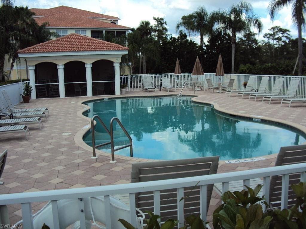 4863 Hampshire CT 4-207 NAPLES, FL 34112