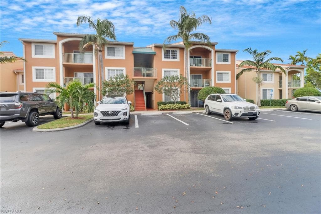 1180 Wildwood Lakes BLVD 108 NAPLES, FL 34104