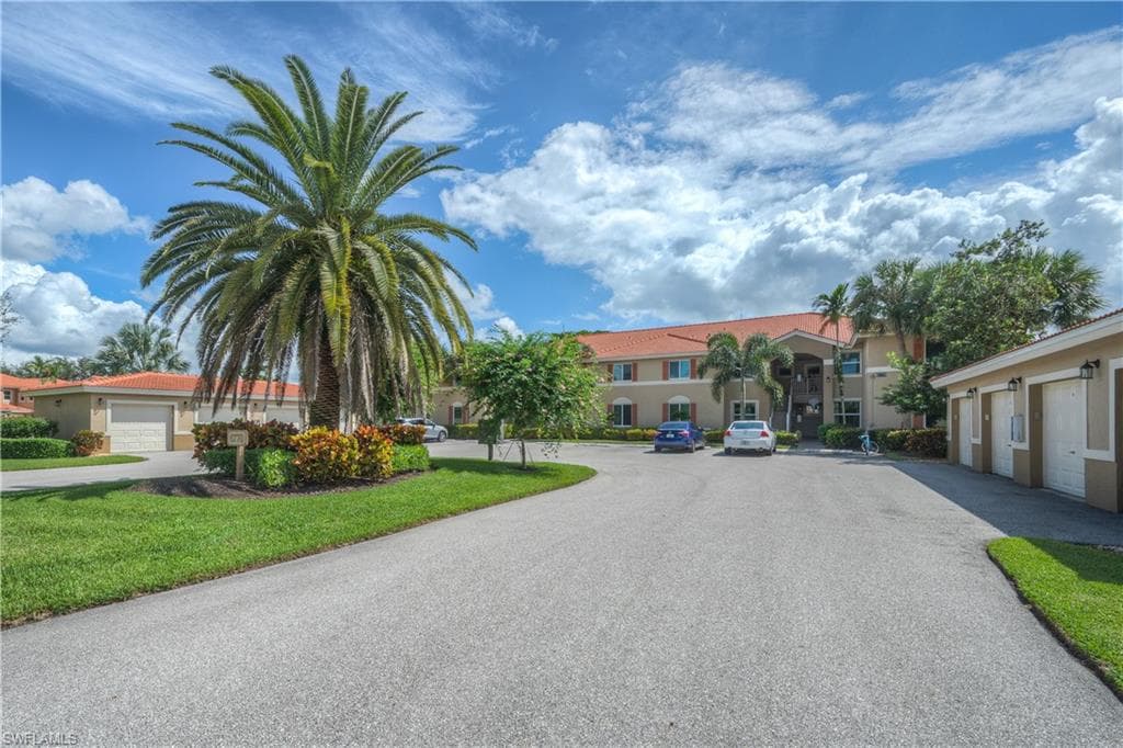 6770 Huntington Lakes CIR 104 NAPLES, FL 34119