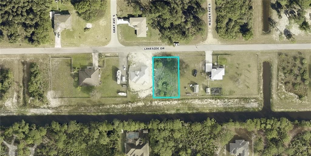 940 Lakeside DR LEHIGH ACRES, FL 33974