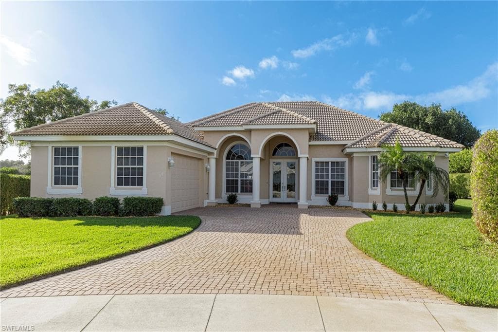 96 Forest Hills BLVD NAPLES, FL 34113