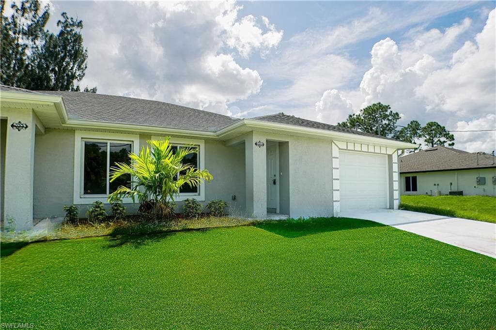 2020 E 12th ST LEHIGH ACRES, FL 33972