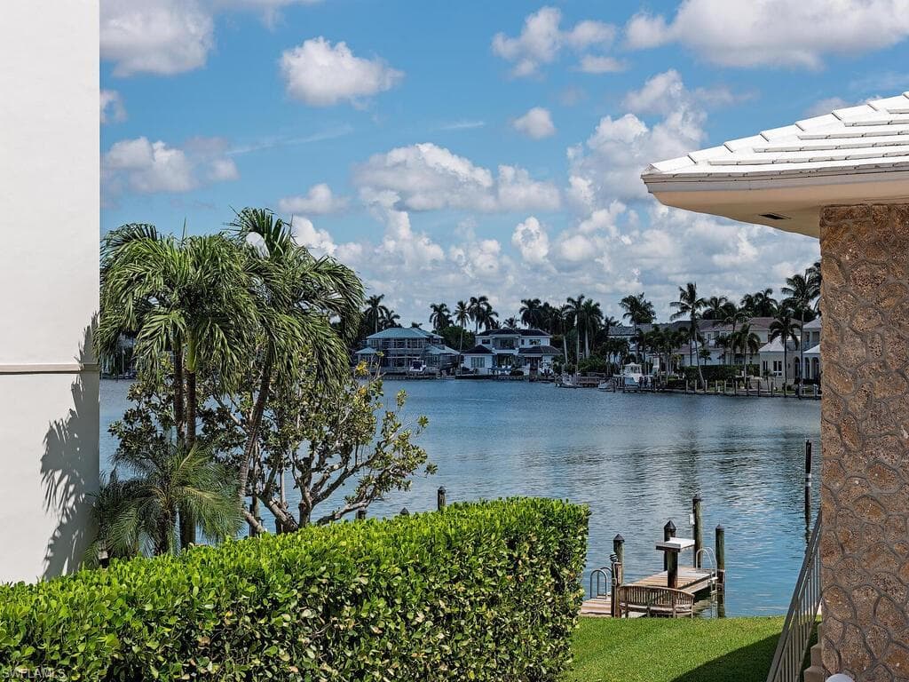 2500 Gulf Shore BLVD N N7 NAPLES, FL 34103