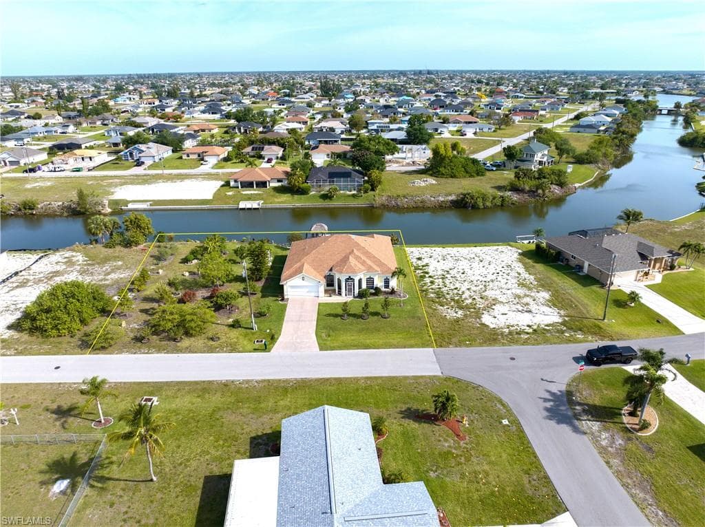 325 NE 5th TER CAPE CORAL, FL 33909