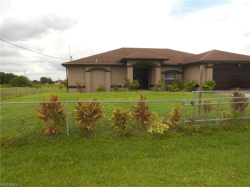 4003 E 14th ST LEHIGH ACRES, FL 33972