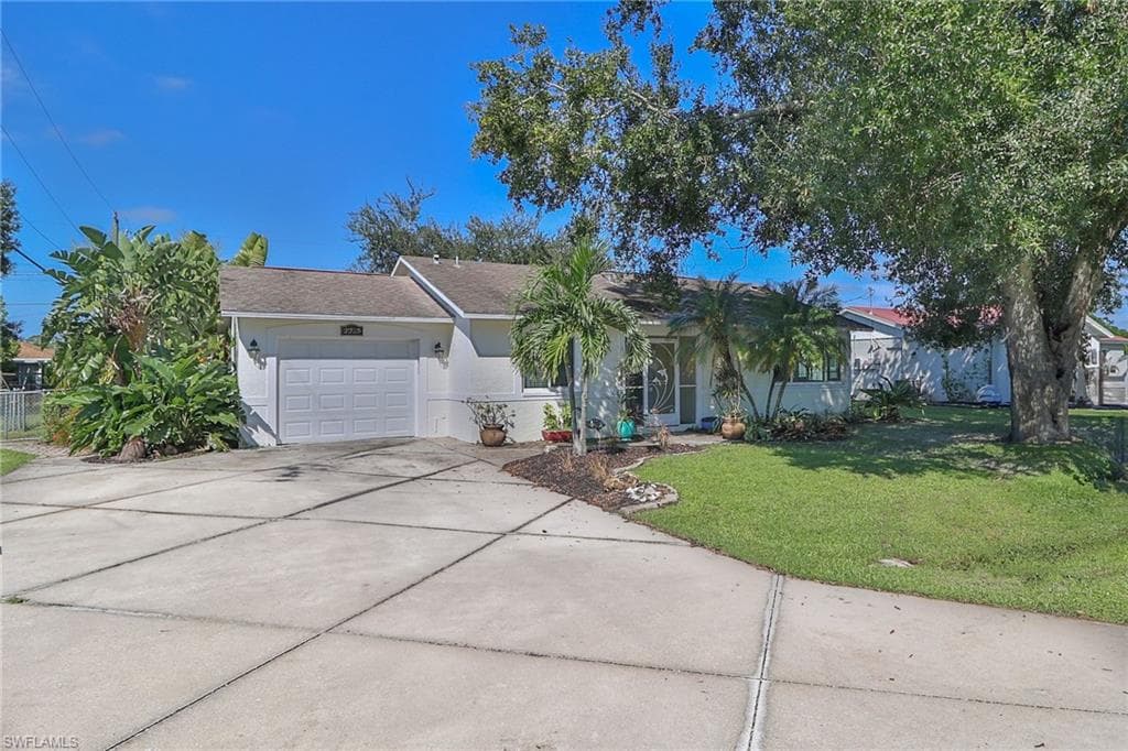2225 Parker AVE FORT MYERS, FL 33905