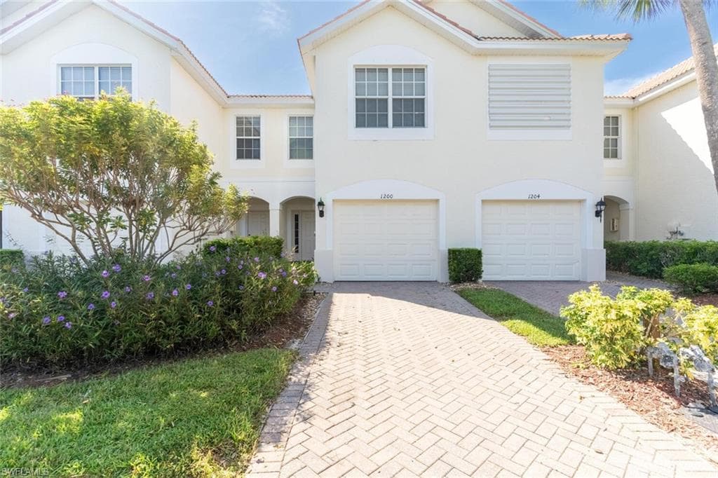 1200 Oxford LN 20 NAPLES, FL 34105