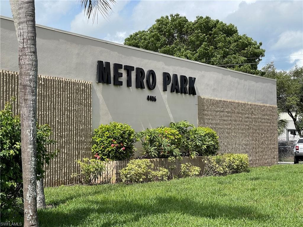 4406 Exchange AVE 101-102 NAPLES, FL 34104