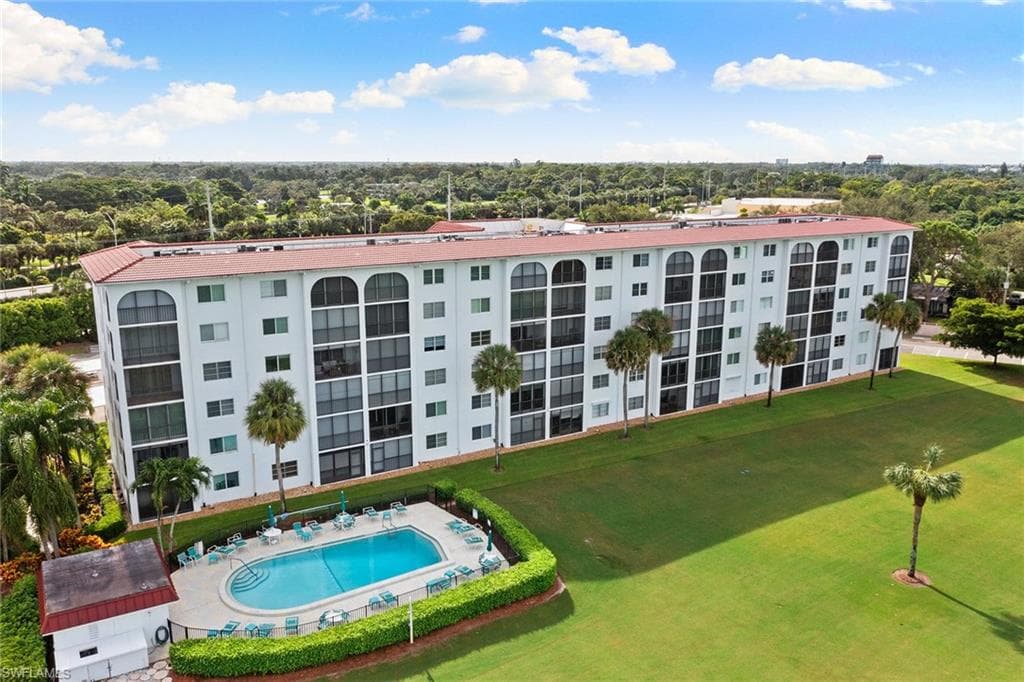 37 High Point CIR E 307 NAPLES, FL 34103