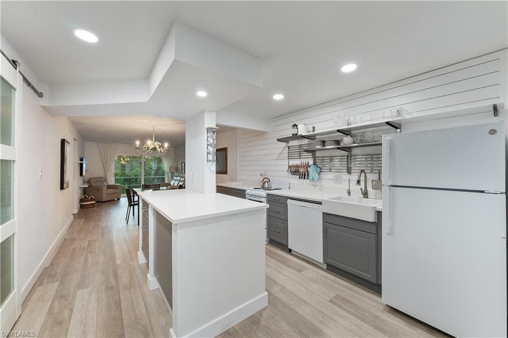 72 7th ST S 310 NAPLES, FL 34102