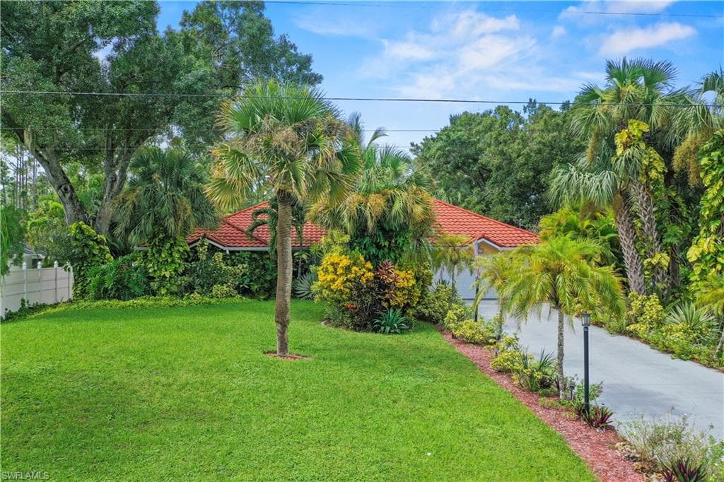 621 Edison AVE LEHIGH ACRES, FL 33972
