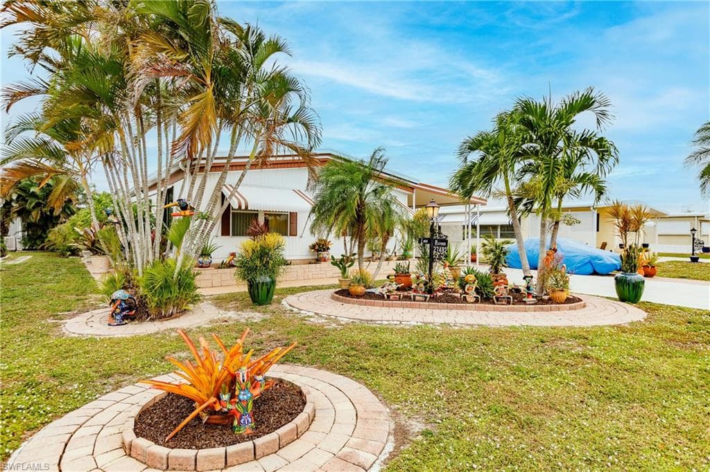 27482 Pauline DR BONITA SPRINGS, FL 34135