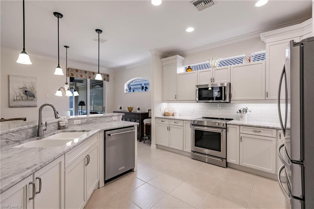 8186 Woodridge Pointe DR FORT MYERS, FL 33912