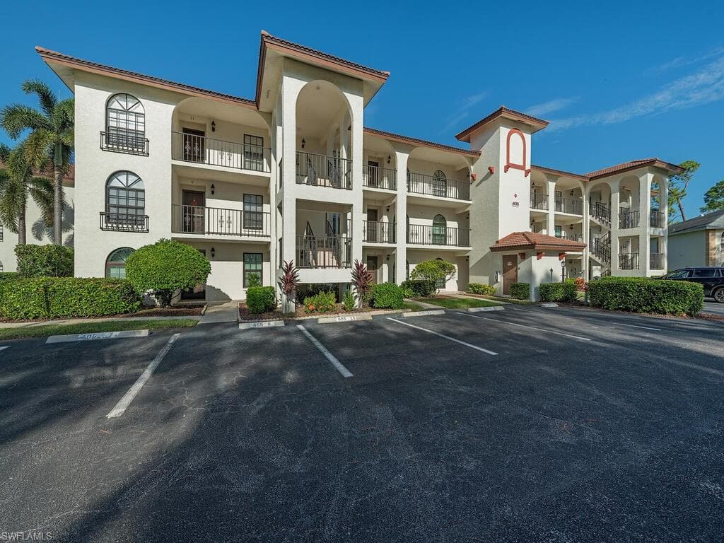 605 Augusta BLVD 605-7 NAPLES, FL 34113