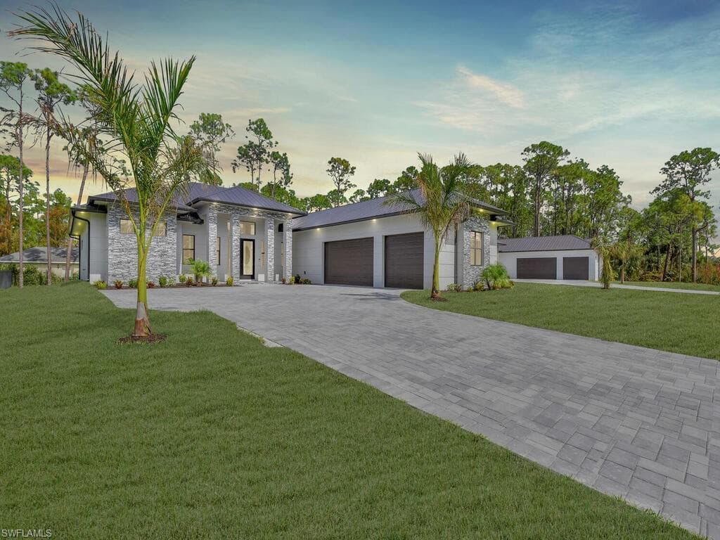 9419 Strike LN BONITA SPRINGS, FL 34135