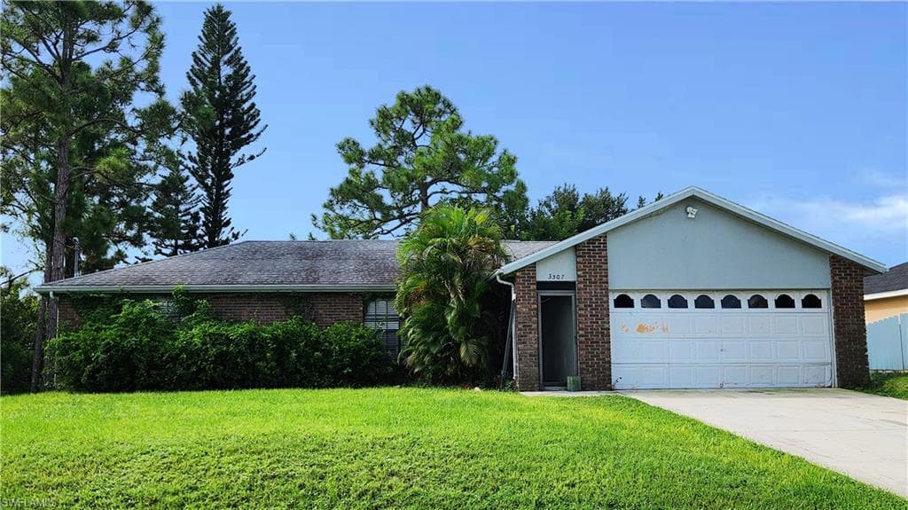 3307 11th ST W LEHIGH ACRES, FL 33971