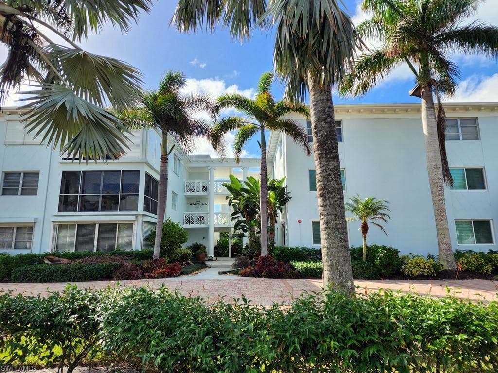 280 2nd AVE S 106 NAPLES, FL 34102