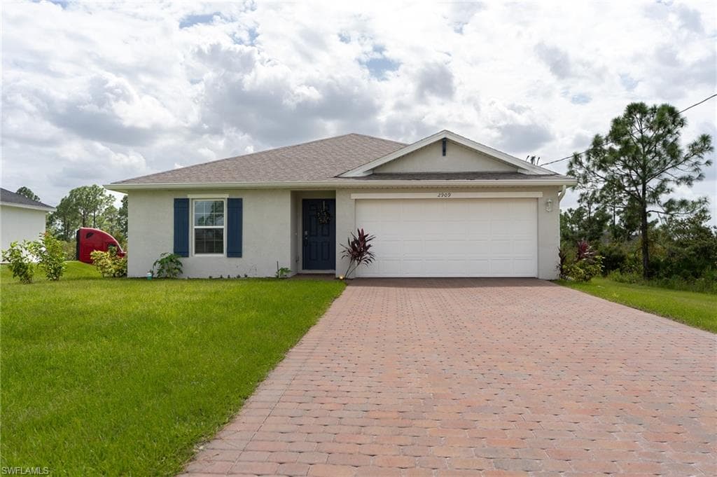 2909 30th ST W LEHIGH ACRES, FL 33971