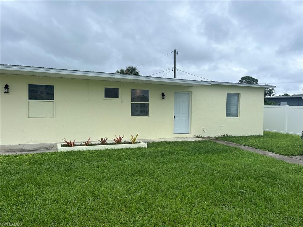 2270 Aaron ST B PORT CHARLOTTE, FL 33952