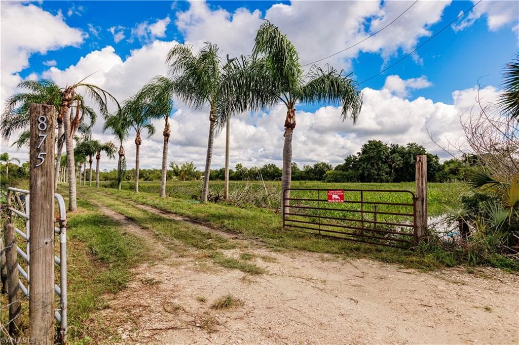 875 Limpkin RD NAPLES, FL 34120