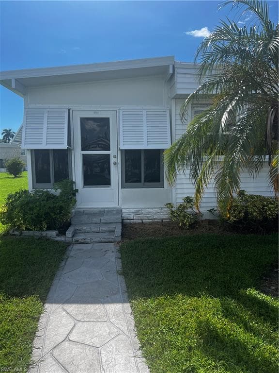 11 Topaz LN T-11 NAPLES, FL 34112