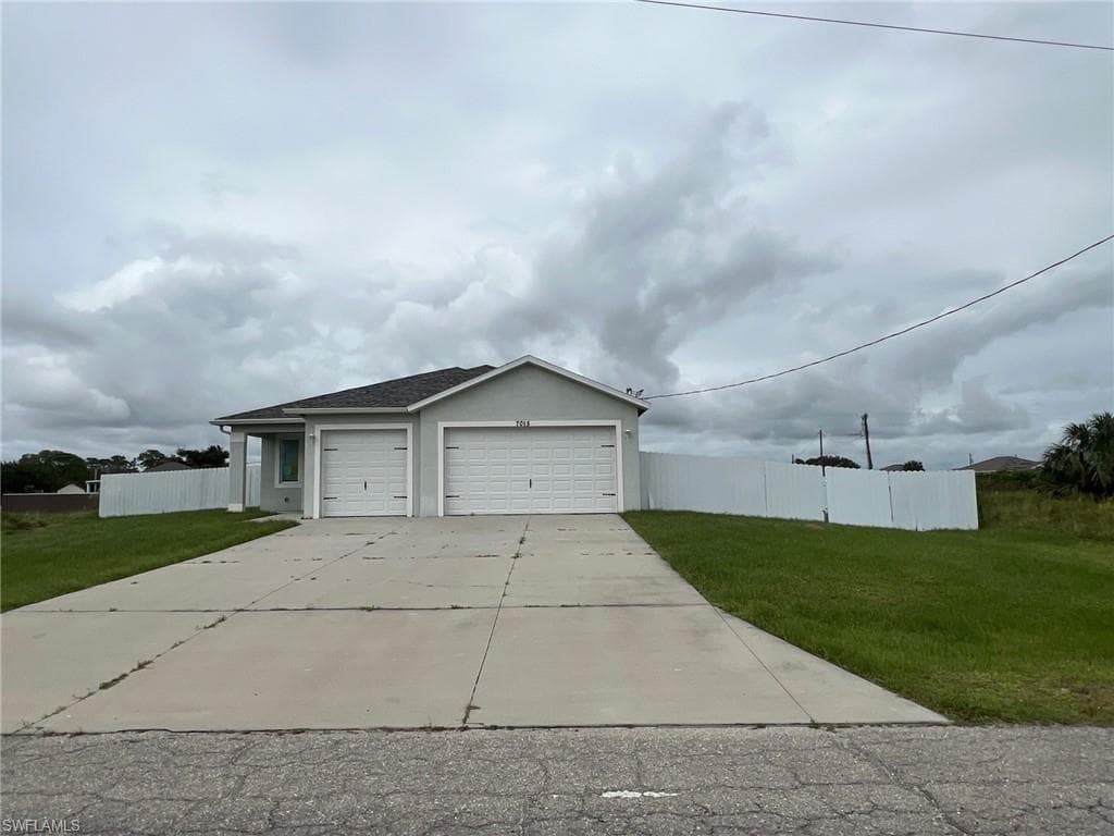 7015 Burma CIR LABELLE, FL 33935