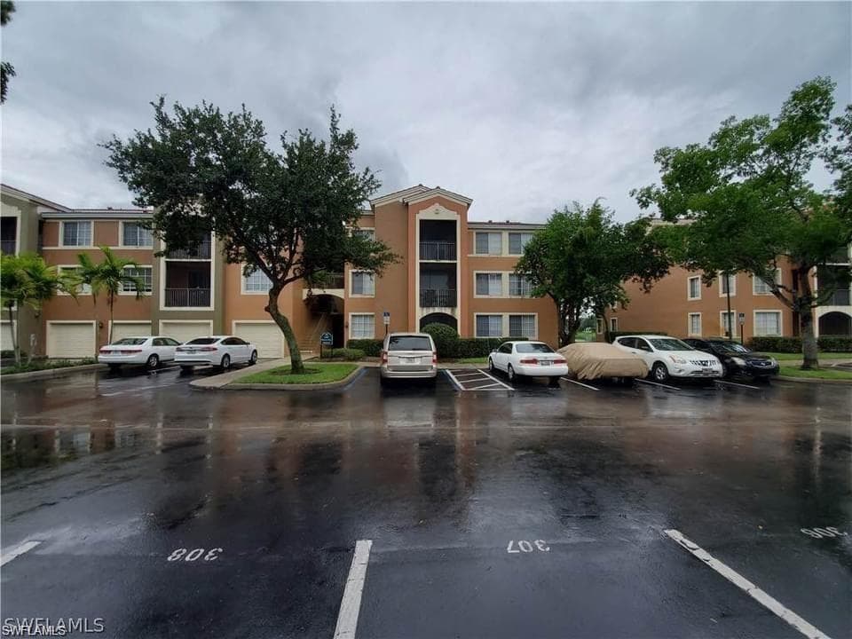 1205 Reserve way 107 NAPLES, FL 34105