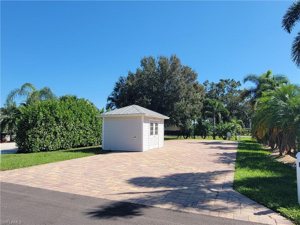 10062 Parkwood DR FORT MYERS, FL 33905