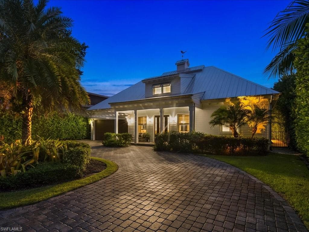 776 7th AVE N NAPLES, FL 34102
