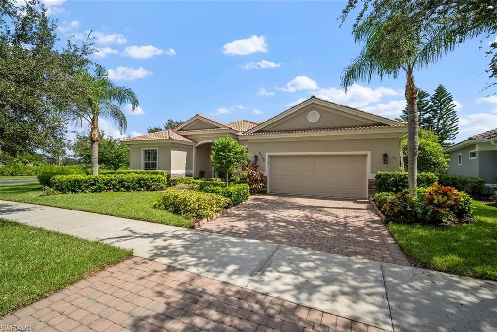 8788 Mustang Island CIR NAPLES, FL 34113