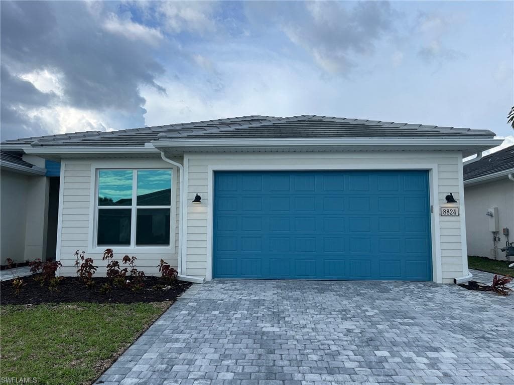 8824 Oceana WAY NAPLES, FL 34114