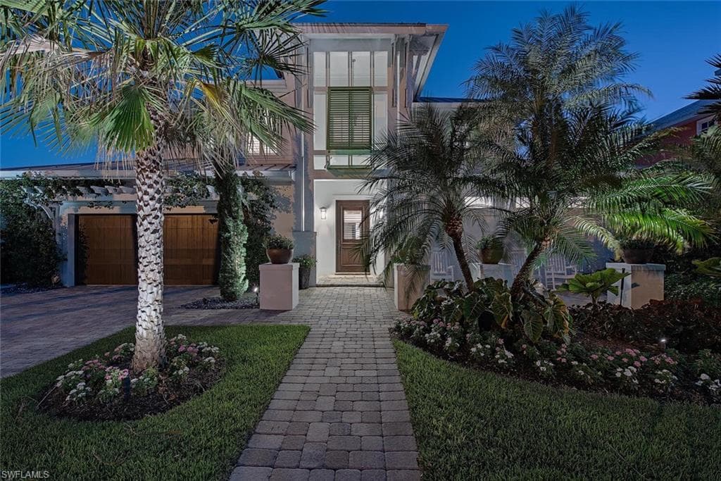 428 CENTRAL AVE NAPLES, FL 34102