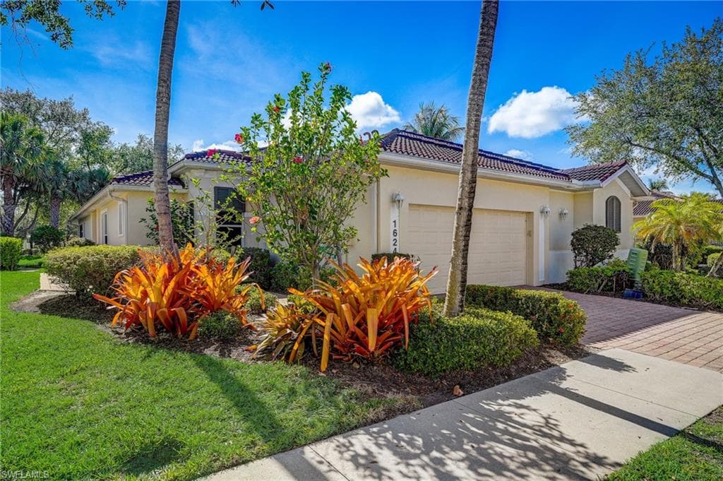1624 Cayman CT 3 NAPLES, FL 34119