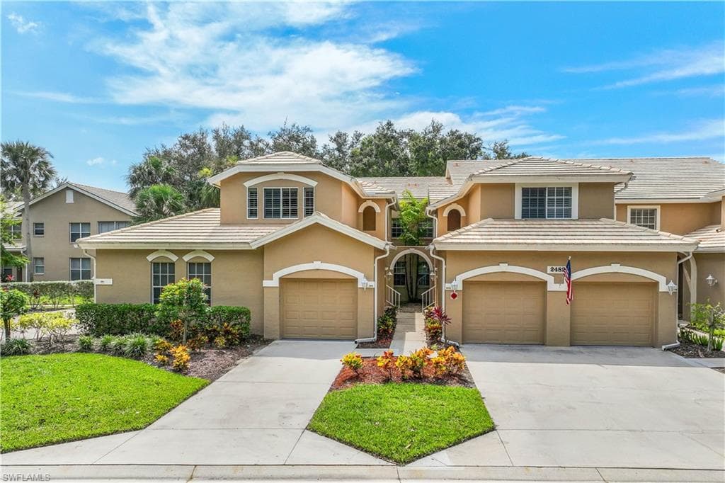 24821 Lakemont Cove LN 201 BONITA SPRINGS, FL 34134