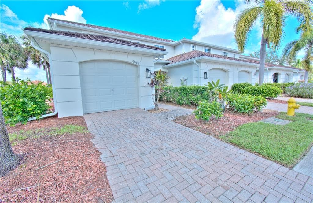 8682 Athena CT LEHIGH ACRES, FL 33971