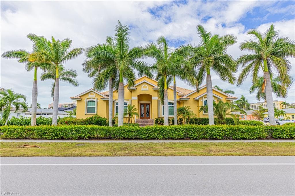 951 Montego CT MARCO ISLAND, FL 34145