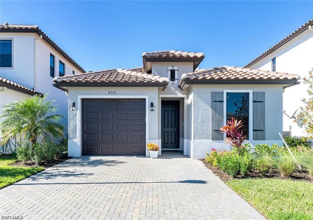 8793 Madrid CIR NAPLES, FL 34104