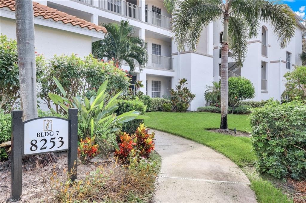 8253 Parkstone PL 7-205 NAPLES, FL 34120