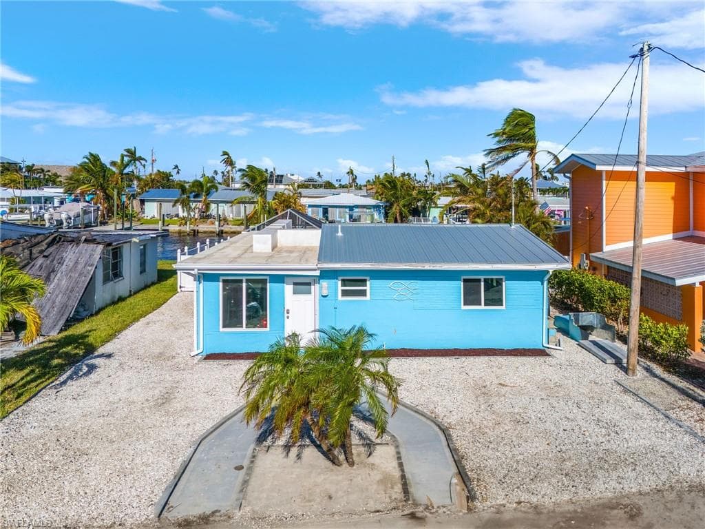 2608 Bayshore DR MATLACHA, FL 33993