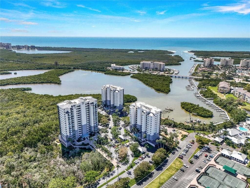 425 Cove Tower DR 1003 NAPLES, FL 34110