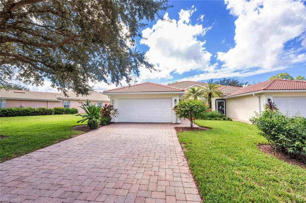 7723 Berkshire Pines DR NAPLES, FL 34104