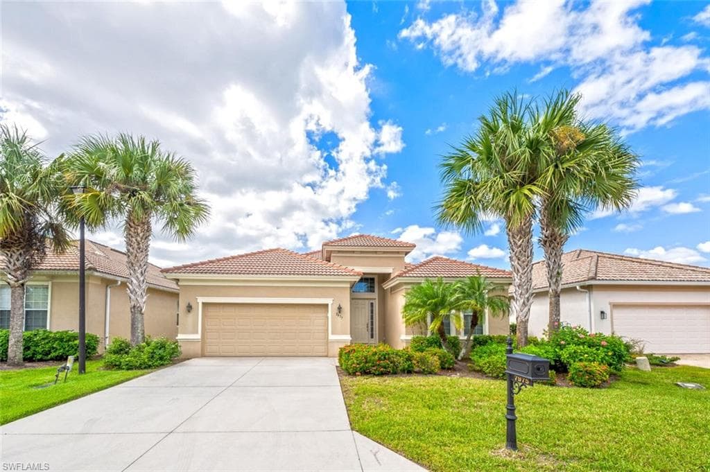 7975 Princeton DR NAPLES, FL 34104