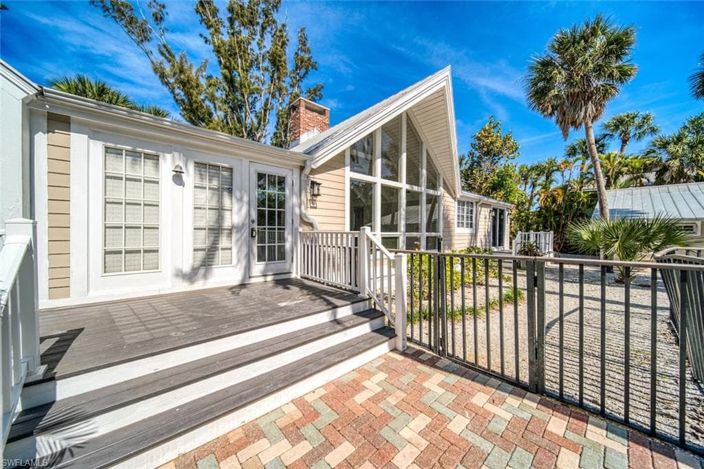 2604 Coconut DR SANIBEL, FL 33957