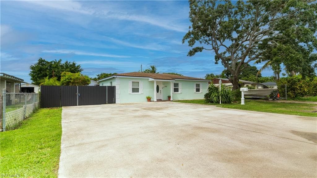 982 4th AVE HOMESTEAD, FL 33030