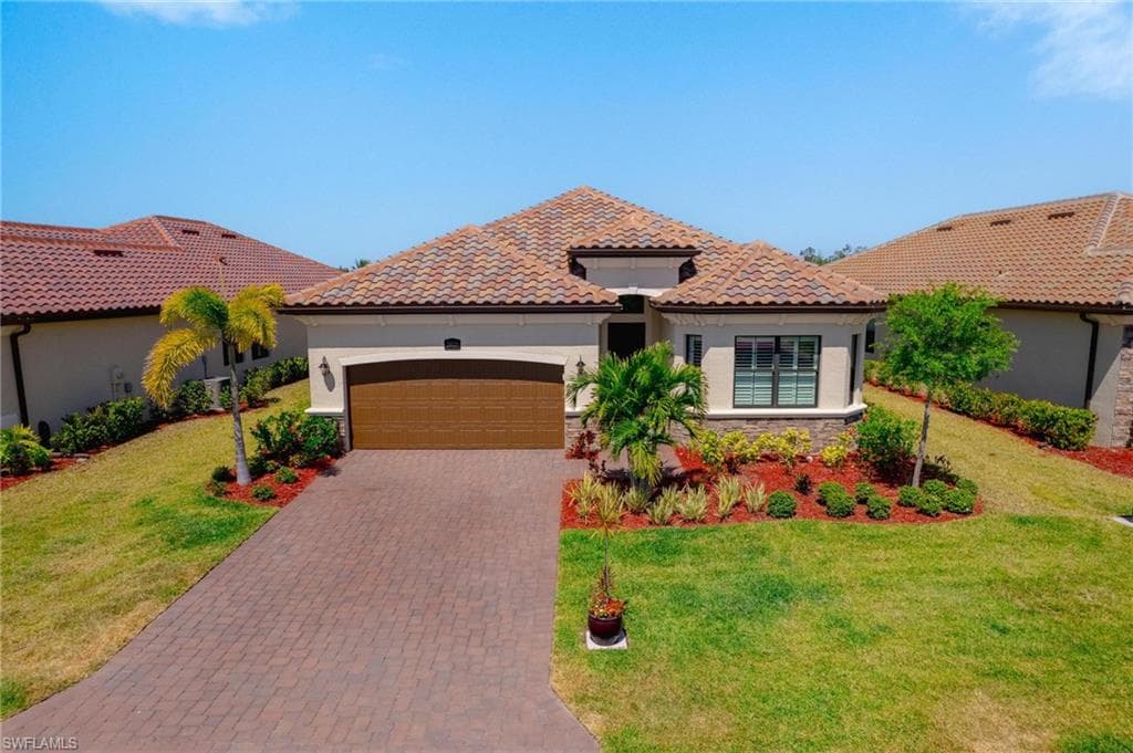 28020 Foxrock CT BONITA SPRINGS, FL 34135