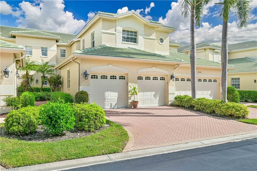 604 Vintage Reserve LN 23-B NAPLES, FL 34119