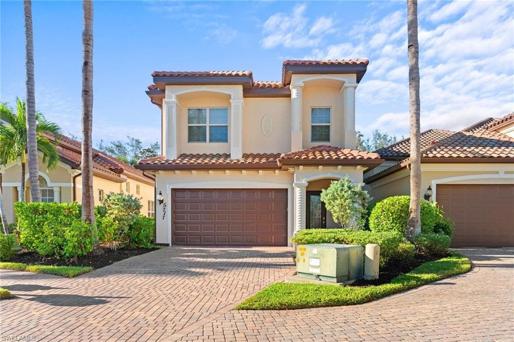 5717 Mango CIR 5717 NAPLES, FL 34110