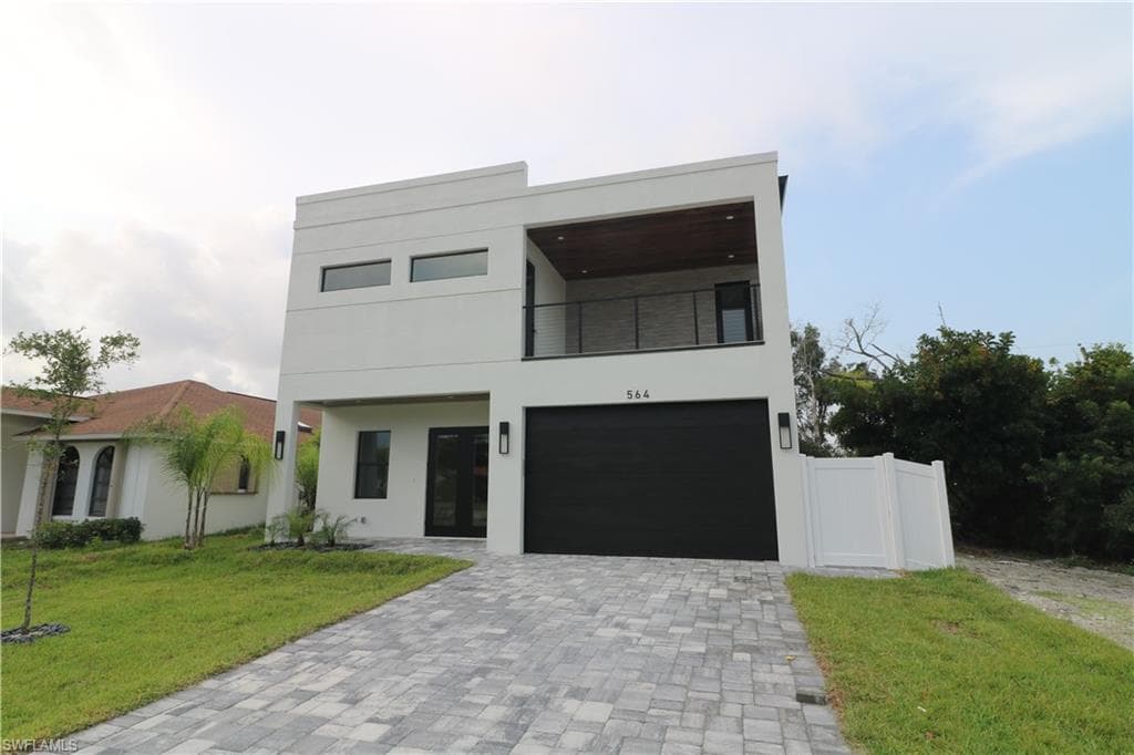 564 111th AVE N NAPLES, FL 34108